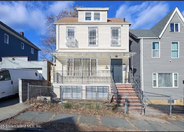 Property at 17 Laurel Ave, Staten Island, NY 10304, 3 beds, 3 baths