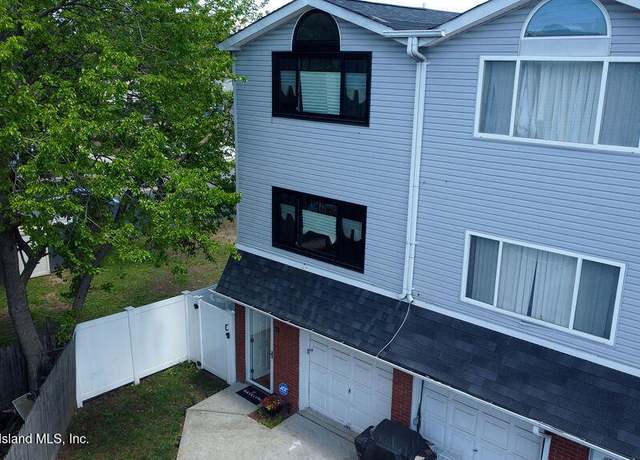 Property at 31 Charles Pl, Staten Island, NY 10303, 3 beds, 1.5 baths