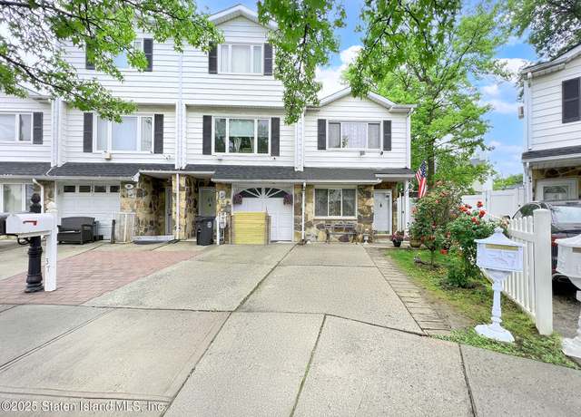 Property at 39 Poets Cir, Staten Island, NY 10312, 2 beds, 1 bath