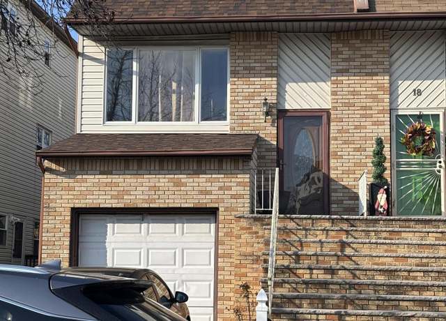 Property at 16 Cottonwood Ct, Staten Island, NY 10308, 4 beds, 3.5 baths