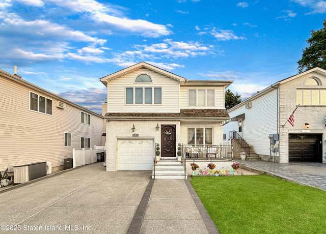 Property at 18 Lynbrook Ct, Staten Island, NY 10309, 4 beds, 4.5 baths