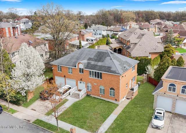 Property at 798 Woodrow Rd, Staten Island, NY 10312, 8 beds, 2.5 baths