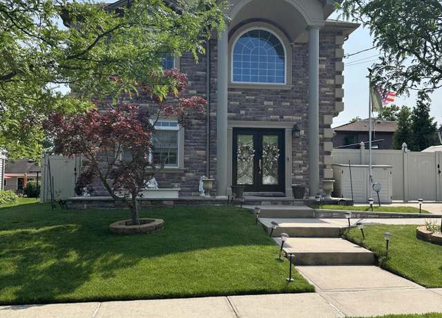 Property at 326 Lyndale Ave, Staten Island, NY 10312, 3 beds, 2.5 baths