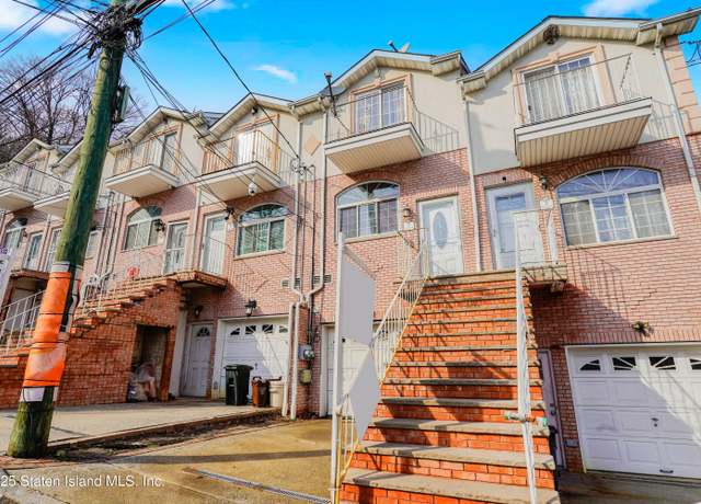 Property at 17 Maxie Ct, Staten Island, NY 10304, 4 beds, 2.5 baths
