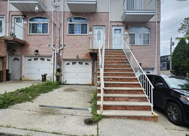 Property at 17 Maxie Ct, Staten Island, NY 10304, 4 beds, 1.5 baths
