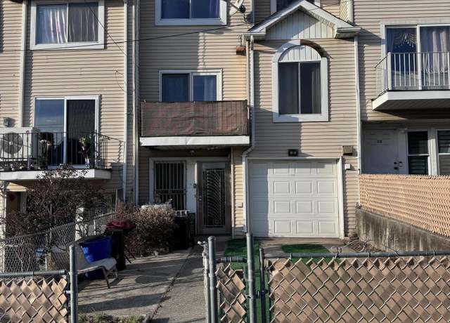 Property at 20 Tappen Ct, Staten Island, NY 10304, 2 beds, 2 baths