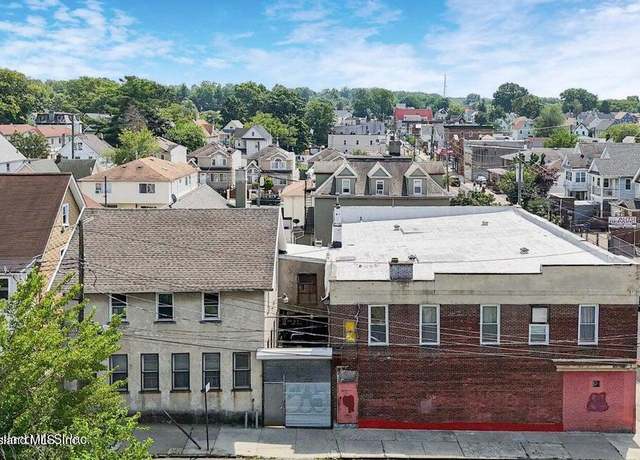 Property at 305 Broadway, Staten Island, NY 10310, 10 beds, 9 baths