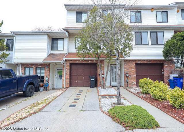 Property at 31 Country Dr S, Staten Island, NY 10314, 3 beds, 1.5 baths