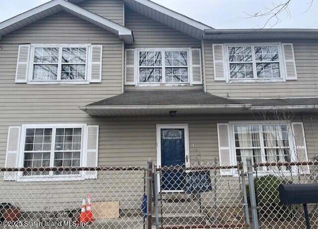 Property at 133 Northfield Ave, Staten Island, NY 10303, 3 beds, 2.5 baths