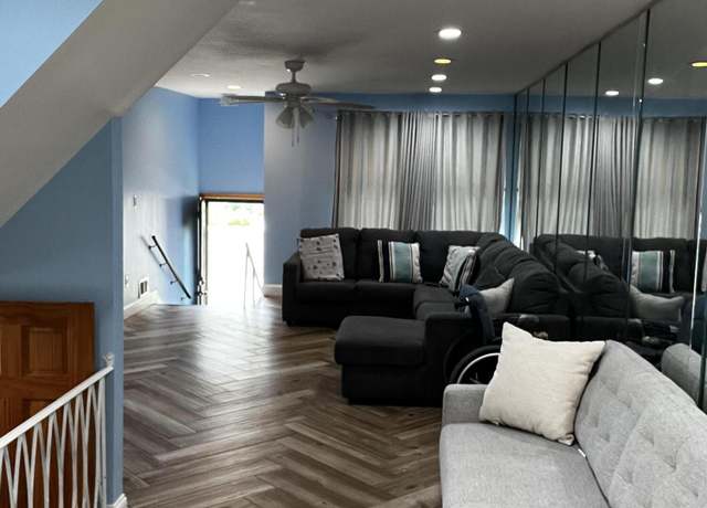 Property at 1915 North Railroad Ave, Staten Island, NY 10306, 3 beds, 2.5 baths
