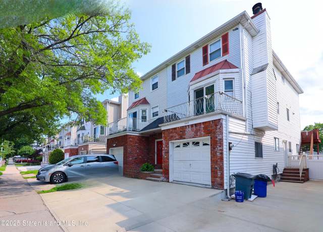 Property at 664 Travis Ave, Staten Island, NY 10314, 4 beds, 3.5 baths
