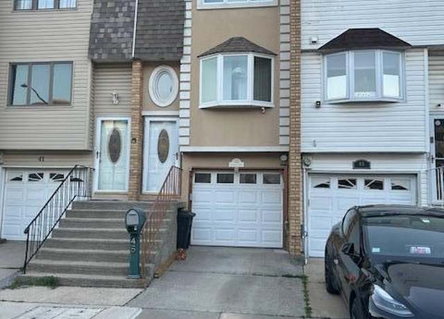 Property at 45 Daffodil Ct, Staten Island, NY 10312, 3 beds, 1.5 baths