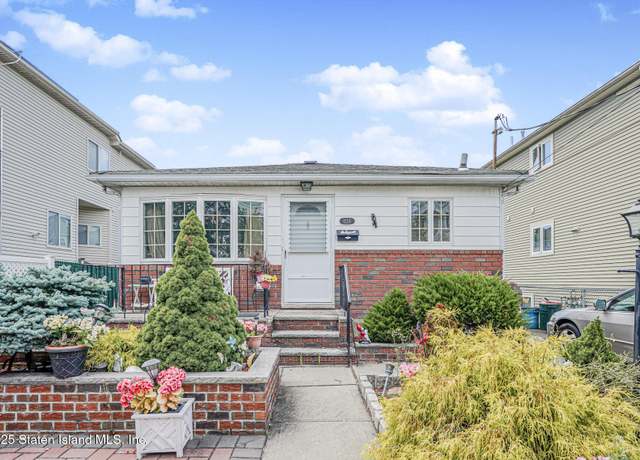 Property at 1255 Mason Ave, Staten Island, NY 10306, 3 beds, 1 bath