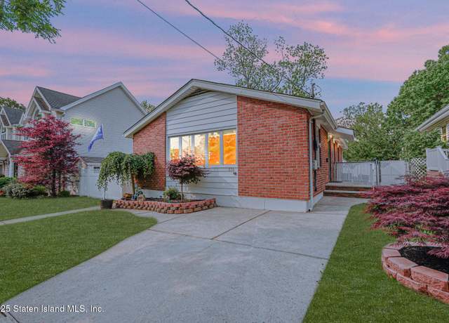 Property at 374 Tysens Ln, Staten Island, NY 10306, 3 beds, 2.5 baths