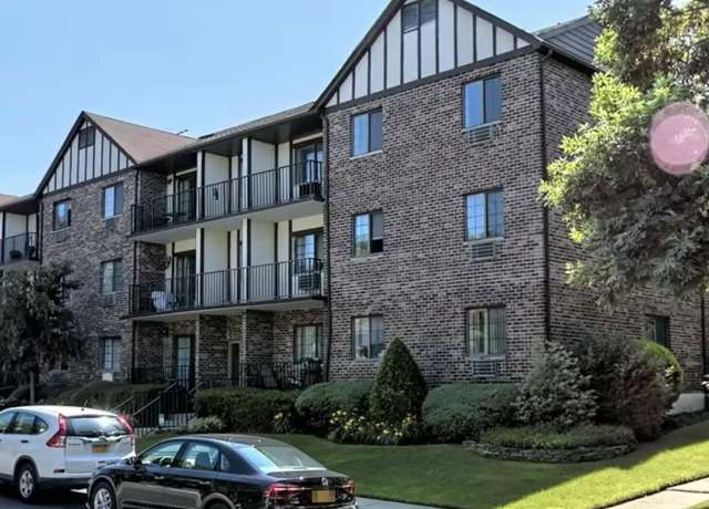 Property at 170 Devon Loop #3, Staten Island, NY 10314, 2 beds, 1.5 baths