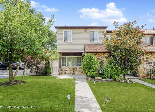 Property at 25a Fuller Ct, Staten Island, NY 10306, 3 beds, 1.5 baths