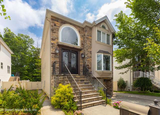 Property at 41 Brookside Lp, Staten Island, NY 10309, 5 beds, 3.5 baths