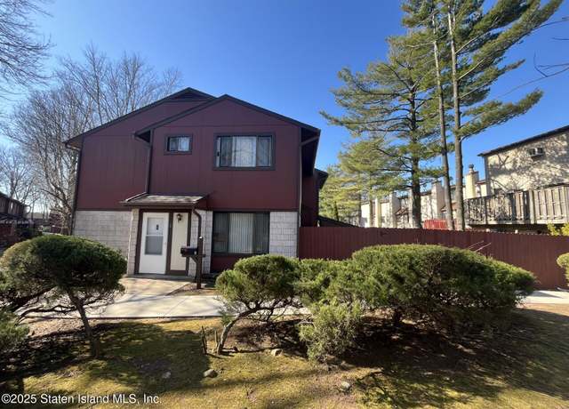 Property at 2 Belmar Dr E, Staten Island, NY 10314, 3 beds, 1.5 baths
