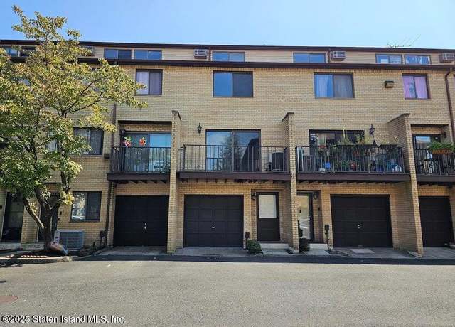 Property at 16 Arielle Ln, Staten Island, NY 10314, 2 beds, 1.5 baths