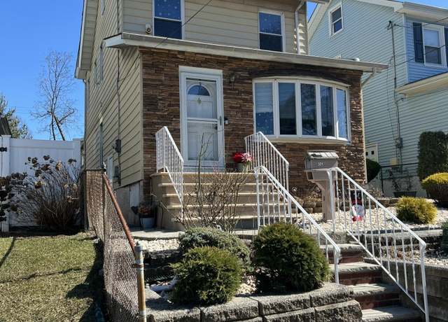 Property at 371 Pelton Ave, Staten Island, NY 10310, 2 beds, 1.5 baths