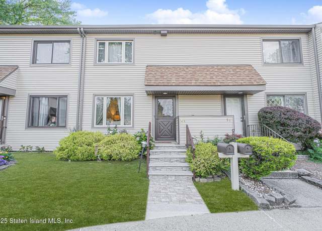 Property at 61 Bower Ct, Staten Island, NY 10309, 3 beds, 1.5 baths