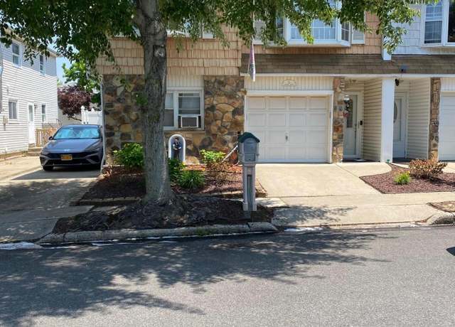 Property at 51 Ashton Dr, Staten Island, NY 10312, 4 beds, 3.5 baths