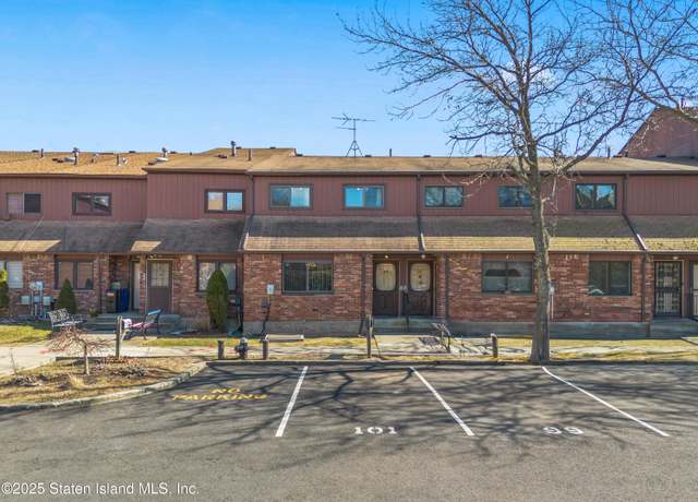 Property at 99 Stonegate Dr, Staten Island, NY 10304, 3 beds, 1.5 baths