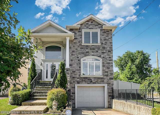 Property at 40 Di Marco Pl, Staten Island, NY 10306, 3 beds, 3.5 baths