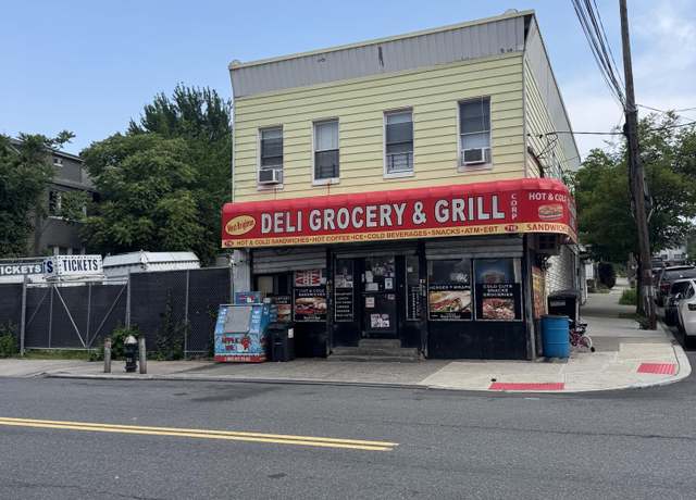 Property at 718 Henderson Ave, Staten Island, NY 10310, 4 beds, 2 baths