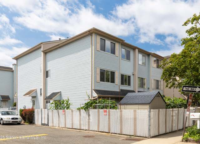 Property at 16 Wirt Ln, Staten Island, NY 10309, 2 beds, 3 baths