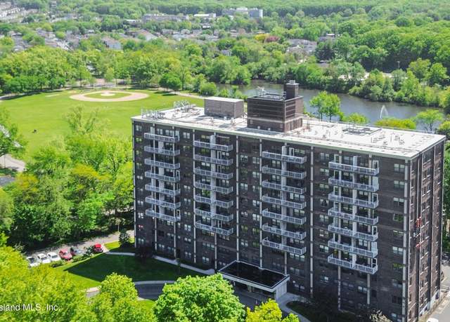 Property at 1100 Clove Rd #60, Staten Island, NY 10301, 2 beds, 2 baths