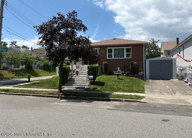 Property at 420 Getz Ave, Staten Island, NY 10312, 3 beds, 7 baths