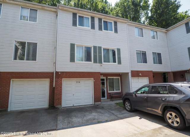 Property at 214 Ilyssa Way, Staten Island, NY 10312, 3 beds, 3.5 baths