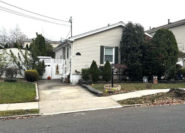 Property at 203 Cortelyou Ave, Staten Island, NY 10312, 3 beds, 1.5 baths