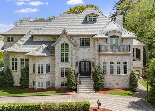 Property at 221 Douglas Rd, Staten Island, NY 10304, 4 beds, 5.5 baths