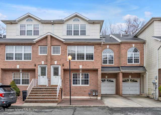 Property at 9 Daniella Ct, Staten Island, NY 10314, 4 beds, 4.5 baths