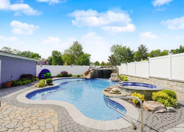 Property at 535 Craig Ave, Staten Island, NY 10307, 4 beds, 3.5 baths
