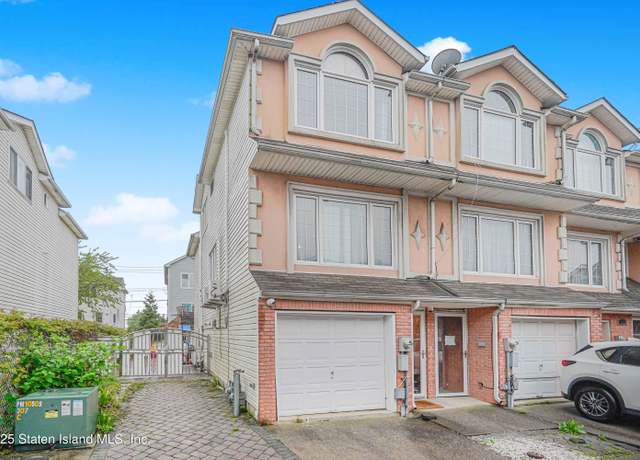 Property at 135 Alex Cir, Staten Island, NY 10305, 3 beds, 1.5 baths
