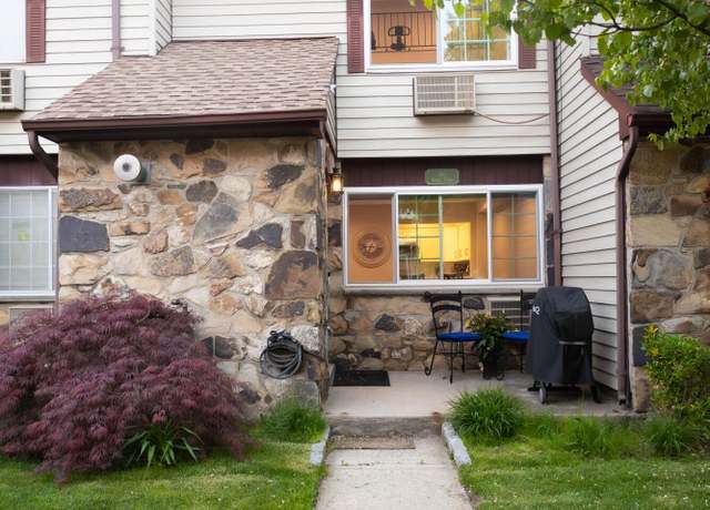 Property at 17 Fuller Ct Unit A, Staten Island, NY 10306, 2 beds, 1.5 baths