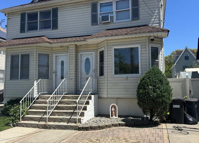 Property at 21 Dryden Ct, Staten Island, NY 10302, 3 beds, 2.5 baths
