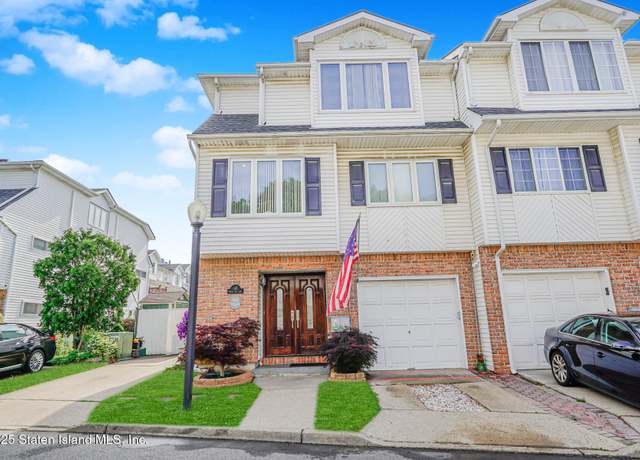 Property at 49 White Oak Ln, Staten Island, NY 10309, 4 beds, 2.5 baths
