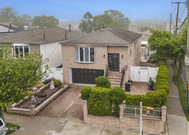 Property at 621 Barlow Ave, Staten Island, NY 10312, 4 beds, 2 baths