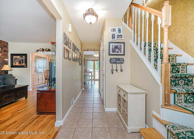 Property at 46 Mosely Ave, Staten Island, NY 10312, 3 beds, 1.5 baths