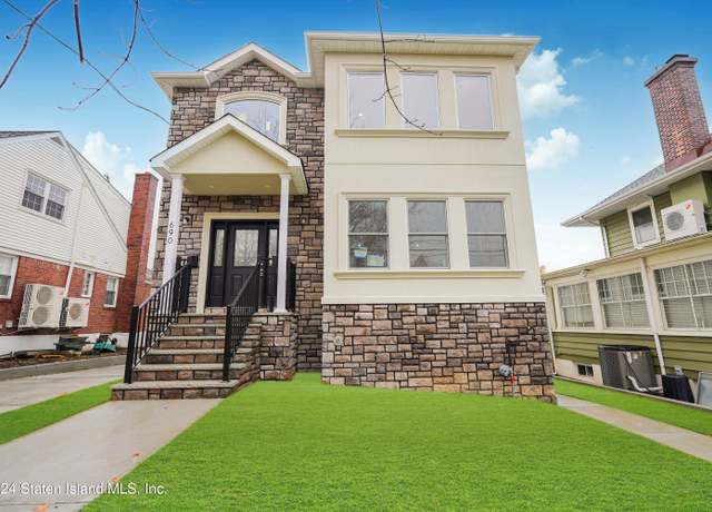 Property at 690 Oakland Ave, Staten Island, NY 10310, 3 beds, 3.5 baths
