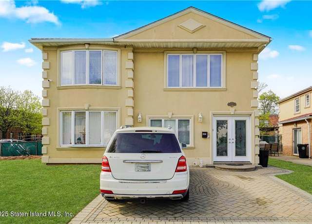 Property at 149 Forest St, Staten Island, NY 10314, 6 beds, 2.5 baths