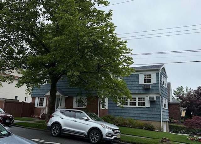 Property at 233 King St, Staten Island, NY 10312, 4 beds, 1.5 baths