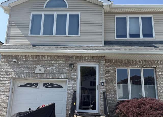 Property at 19 Lynbrook Ct, Staten Island, NY 10309, 4 beds, 3.5 baths