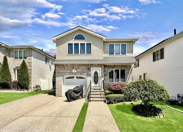 Property at 19 Lynbrook Ct, Staten Island, NY 10309, 4 beds, 3.5 baths