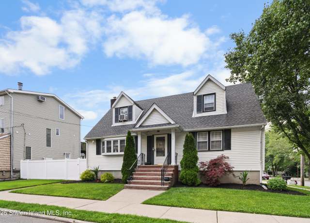 Property at 204 Demorest Ave, Staten Island, NY 10314, 5 beds, 2.5 baths