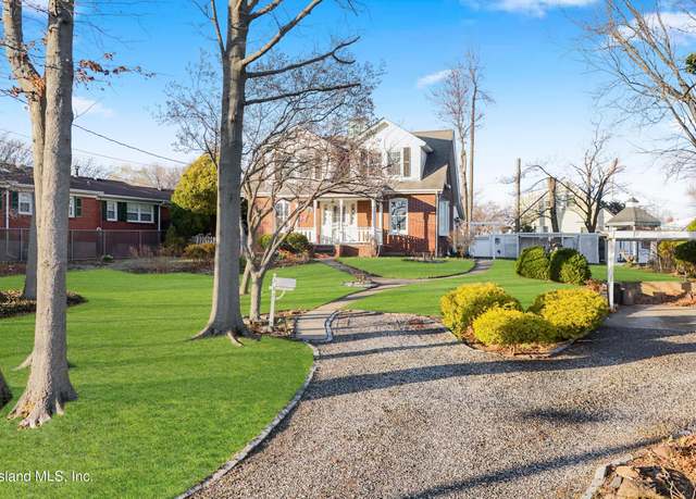 Property at 297 Woods Of Arden Rd, Staten Island, NY 10312